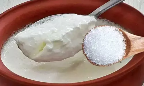 क्या आप जानते हैं दही में चीनी मिलाने से क्या होता है..? क्या आप जानते हैं दही में चीनी मिलाने से क्या होता है..?