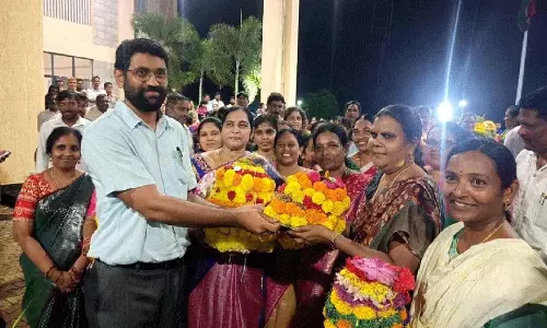 बतुकम्मा महिला शक्ति और एकता का प्रतीक है: कलेक्टर Jitesh V. Patil बतुकम्मा महिला शक्ति और एकता का प्रतीक है: कलेक्टर Jitesh V. Patil