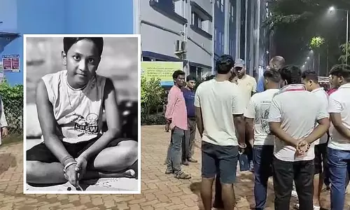 Medinipur में ट्यूशन से लौटते समय छात्र हॉस्टल के फर्श पर गिरा, छात्र की रहस्यमयी मौत Medinipur में ट्यूशन से लौटते समय छात्र हॉस्टल के फर्श पर गिरा, छात्र की रहस्यमयी मौत