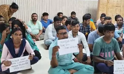 Malda में चिकित्साकर्मी वेतन न मिलने के विरोध में हड़ताल पर, सेवाएं बाधित