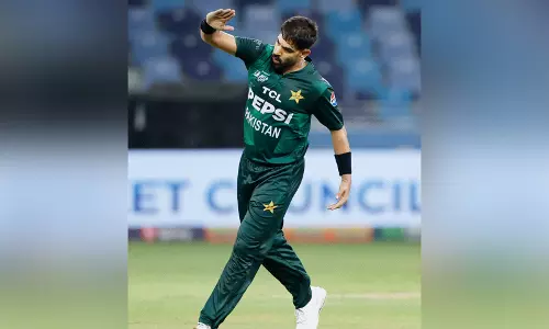 Asia Cup: पाकिस्तान के हारिस राउफ ने किया विवादित इशारा, भारतीय प्रशंसकों की आलोचना Asia Cup: पाकिस्तान के हारिस राउफ ने किया विवादित इशारा, भारतीय प्रशंसकों की आलोचना