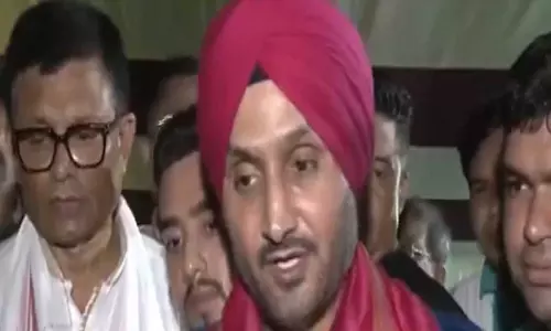 कोलकाता दुर्गा पूजा उद्घाटन समारोह में हरभजन सिंह ने कहा, ईडन ने मुझे बनाया है कोलकाता दुर्गा पूजा उद्घाटन समारोह में हरभजन सिंह ने कहा, ईडन ने मुझे बनाया है