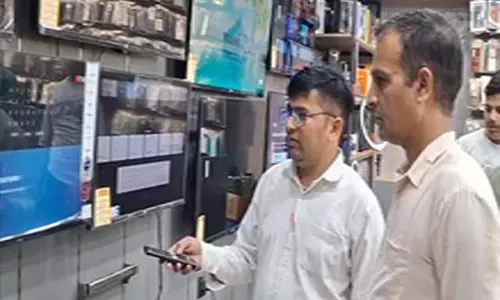 नवरात्रि पर जीएसटी 2.0 सुधार: करनाल में इलेक्ट्रॉनिक्स की खरीदारी में रौनक नवरात्रि पर जीएसटी 2.0 सुधार: करनाल में इलेक्ट्रॉनिक्स की खरीदारी में रौनक