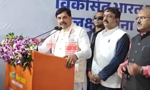 सीएम मोहन यादव ने चौक बाजार में की जीएसटी 2.0 खरीदारी, स्वदेशी अपनाने की दी अपील