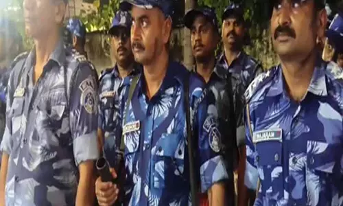 जबलपुर में नवरात्रि पर शांति और सुरक्षा के लिए पुलिस ने निकाला फ्लैग मार्च