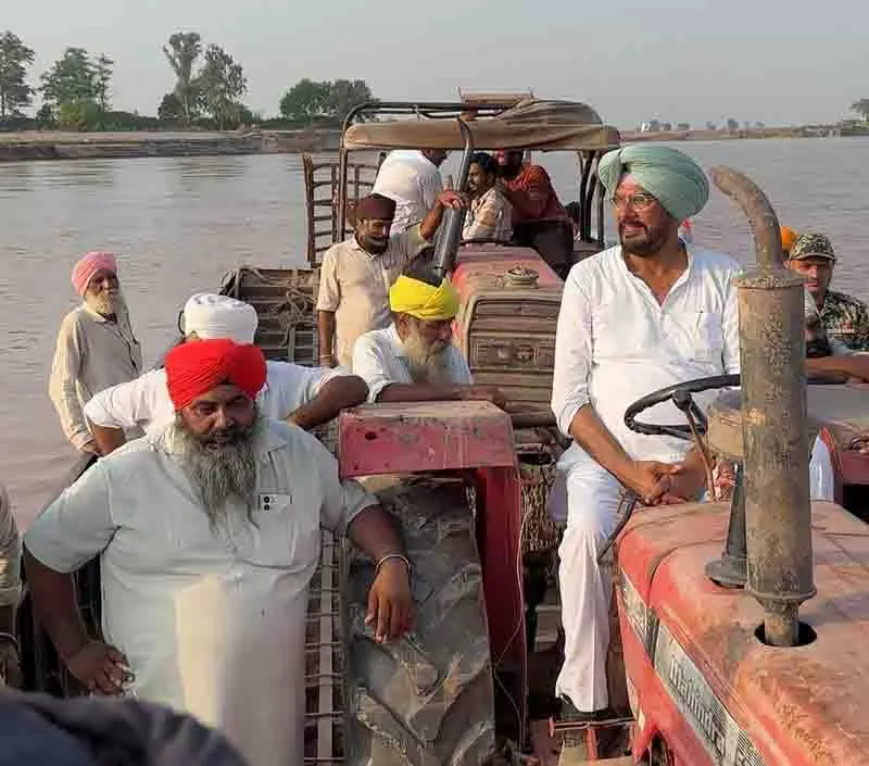 अजनाला में रवि ने निगल ली 1000 एकड़ जमीन: MLA Dhaliwal अजनाला में रवि ने निगल ली 1000 एकड़ जमीन: MLA Dhaliwal
