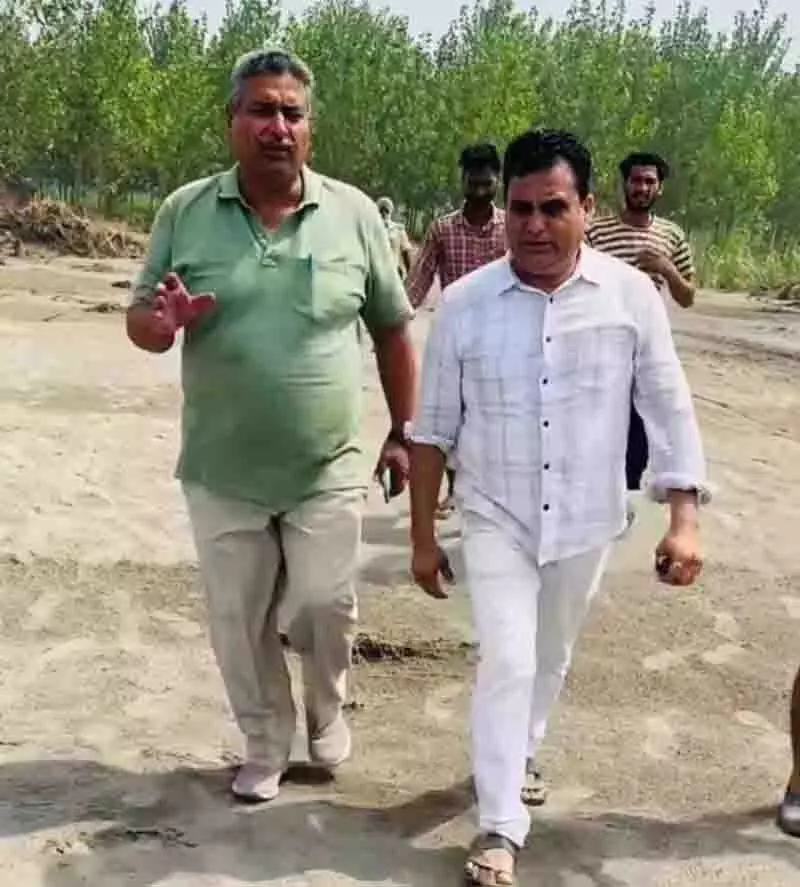 बाढ़ के कुछ दिनों बाद, Dinanagar MLA ने आप नेता की अवैध खनन की कोशिश को नाकाम कर दिया बाढ़ के कुछ दिनों बाद, Dinanagar MLA ने आप नेता की अवैध खनन की कोशिश को नाकाम कर दिया
