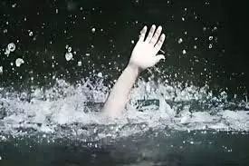 Panna: खदान के गहरे पानी में नहाने गई बच्ची की दर्दनाक मौत Panna: खदान के गहरे पानी में नहाने गई बच्ची की दर्दनाक मौत