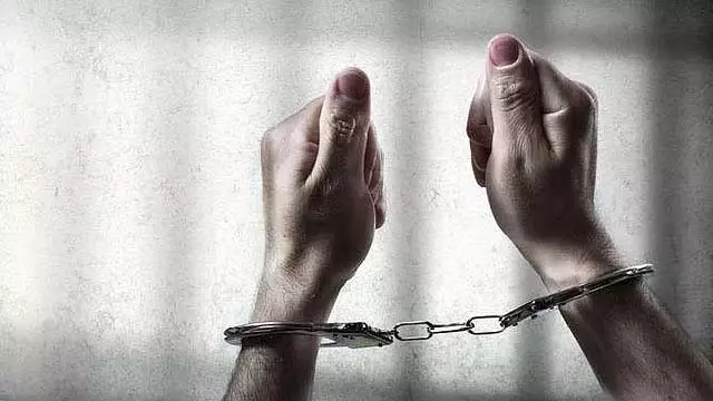 पेरियाकुलम सरकारी अस्पताल में तालाबंदी: DMK नगर उप सचिव को 7 साल की जेल पेरियाकुलम सरकारी अस्पताल में तालाबंदी: DMK नगर उप सचिव को 7 साल की जेल