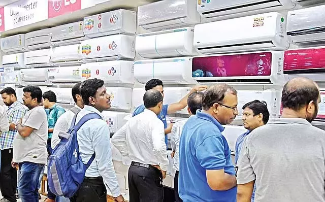 GST सुधार कार्यान्वयन: पहले दिन एसी, टीवी की बिक्री में भारी उछाल GST सुधार कार्यान्वयन: पहले दिन एसी, टीवी की बिक्री में भारी उछाल