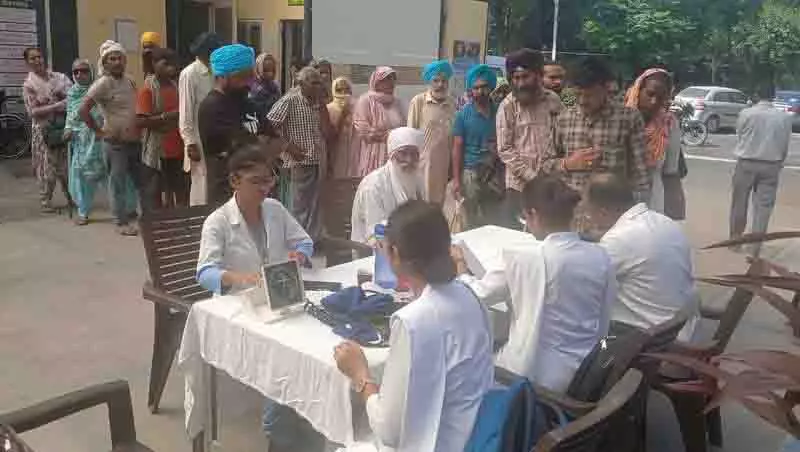 Ludhiana: निःशुल्क चिकित्सा शिविर में 400 मरीजों की जांच की गई Ludhiana: निःशुल्क चिकित्सा शिविर में 400 मरीजों की जांच की गई