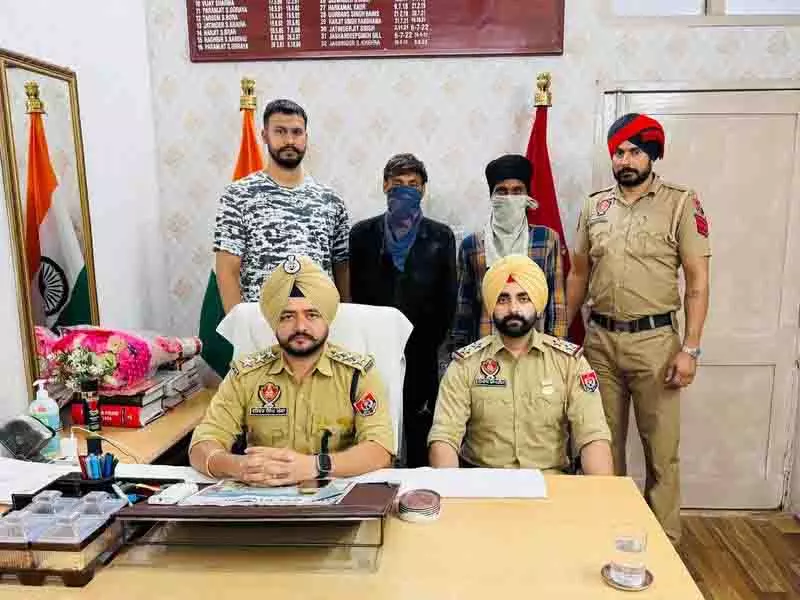 Ludhiana: दो झपटमार पुलिस के शिकंजे में Ludhiana: दो झपटमार पुलिस के शिकंजे में