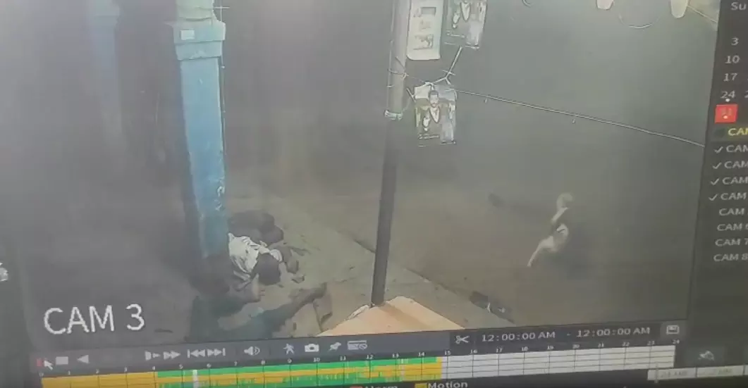गुहार लगाने के बावजूद नहीं मिली पुलिस सुरक्षा, पिता और बेटे का हुआ मर्डर गुहार लगाने के बावजूद नहीं मिली पुलिस सुरक्षा, पिता और बेटे का हुआ मर्डर