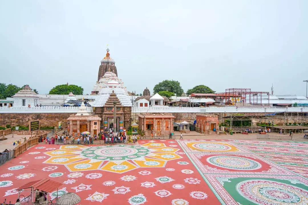 Puri : भगवान जगन्नाथ के आभूषण वापस रत्न भंडार में स्थानांतरित कर दिए गए Puri : भगवान जगन्नाथ के आभूषण वापस रत्न भंडार में स्थानांतरित कर दिए गए