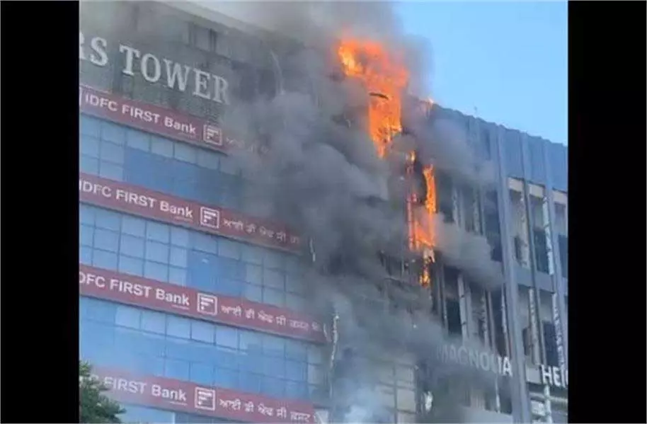 Punjab: बाजार में भीषण आग लगने से निवासियों में दहशत Punjab: बाजार में भीषण आग लगने से निवासियों में दहशत