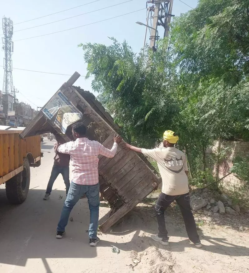 भूना में अतिक्रमण अभियान को मिला जनता का समर्थन, नगर निगम की टीम ने की कार्रवाई भूना में अतिक्रमण अभियान को मिला जनता का समर्थन, नगर निगम की टीम ने की कार्रवाई