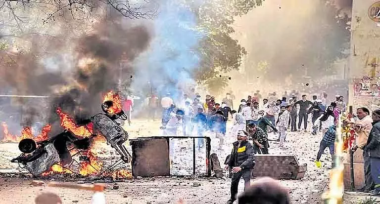 2020 दंगा मामला: हाईकोर्ट ने जाफराबाद केस डायरी पुनर्निर्माण याचिका खारिज की 2020 दंगा मामला: हाईकोर्ट ने जाफराबाद केस डायरी पुनर्निर्माण याचिका खारिज की