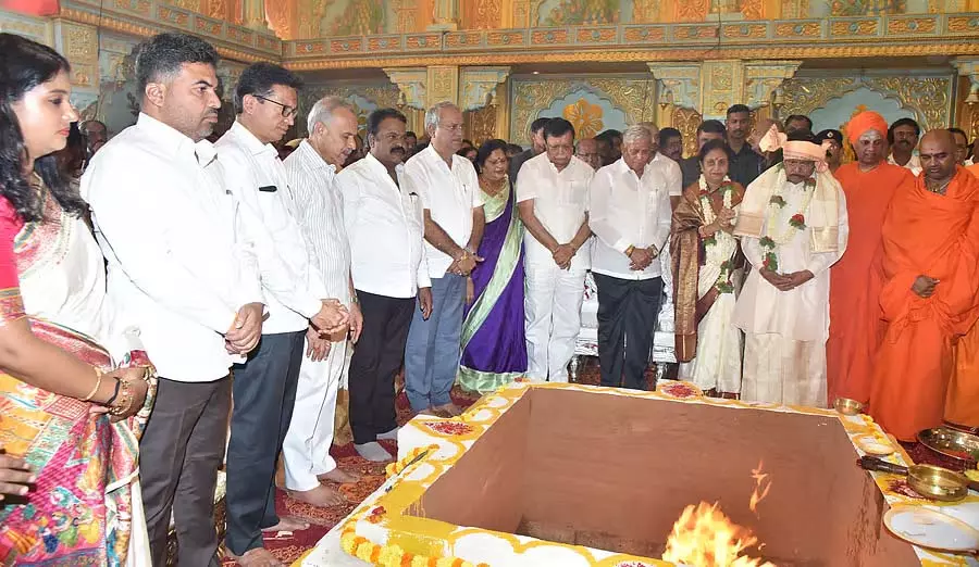 Tumkur : शहर में दशहरा उत्सव Tumkur : शहर में दशहरा उत्सव