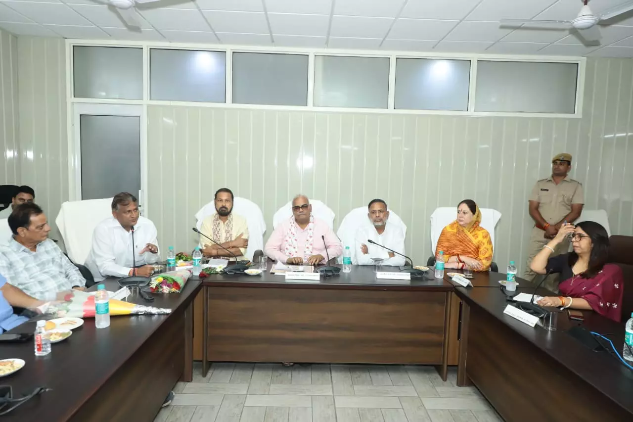 GST दरों में कमी से उपभोक्ताओं को लाभ पहुंचे: शिक्षा मंत्री GST दरों में कमी से उपभोक्ताओं को लाभ पहुंचे: शिक्षा मंत्री