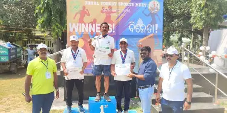 59 वर्षीय रेंजर ने वन विभाग मीट में चार स्वर्ण पदक जीते 59 वर्षीय रेंजर ने वन विभाग मीट में चार स्वर्ण पदक जीते