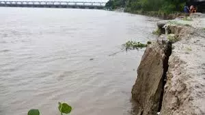 Farrukhabad: गंगा की बाढ़ से जान, माल और रोज़गार प्रभावित Farrukhabad: गंगा की बाढ़ से जान, माल और रोज़गार प्रभावित