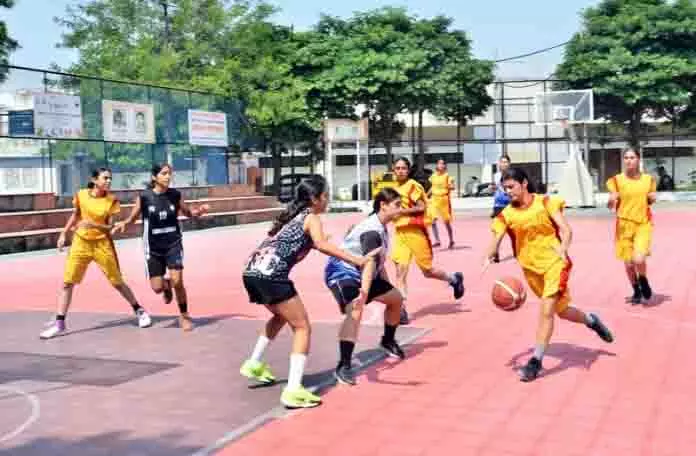 Zone Gandhi Nagar ने अंडर-19 गर्ल्स बास्केटबॉल का खिताब जीता Zone Gandhi Nagar ने अंडर-19 गर्ल्स बास्केटबॉल का खिताब जीता