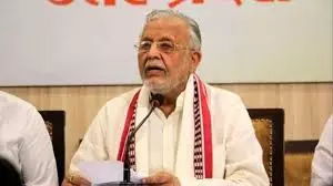 Lucknow: बाजार में व्यापारियों से मिले सुरेश खन्ना Lucknow: बाजार में व्यापारियों से मिले सुरेश खन्ना