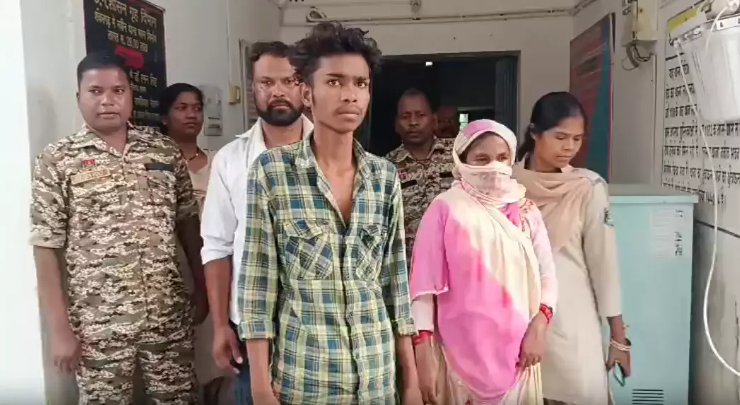 बेटे ने नाबालिग लड़की को भगाकर लाया घर, मां-पिता ने भी साथ दिया, तीनों गिरफ्तार बेटे ने नाबालिग लड़की को भगाकर लाया घर, मां-पिता ने भी साथ दिया, तीनों गिरफ्तार