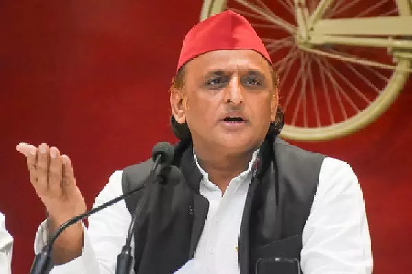 अखिलेश यादव ने भाजपा पर जीएसटी झूठे दावों का आरोप लगाया अखिलेश यादव ने भाजपा पर जीएसटी झूठे दावों का आरोप लगाया