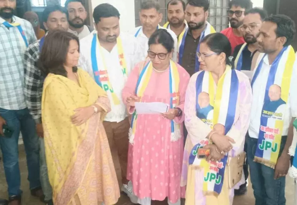 Haridwar: चरणजीत पाहवा के खिलाफ धार्मिक उन्माद फैलाने का आरोप, शिकायत दर्ज Haridwar: चरणजीत पाहवा के खिलाफ धार्मिक उन्माद फैलाने का आरोप, शिकायत दर्ज