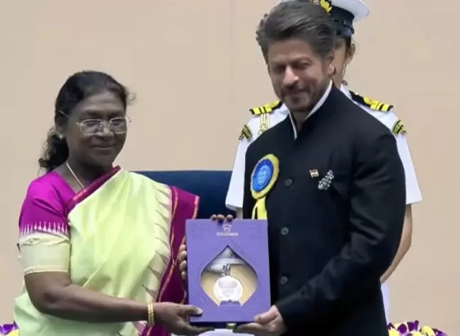 नेशनल अवॉर्ड से सम्मानित हुए शाहरुख खान और रानी मुखर्जी नेशनल अवॉर्ड से सम्मानित हुए शाहरुख खान और रानी मुखर्जी