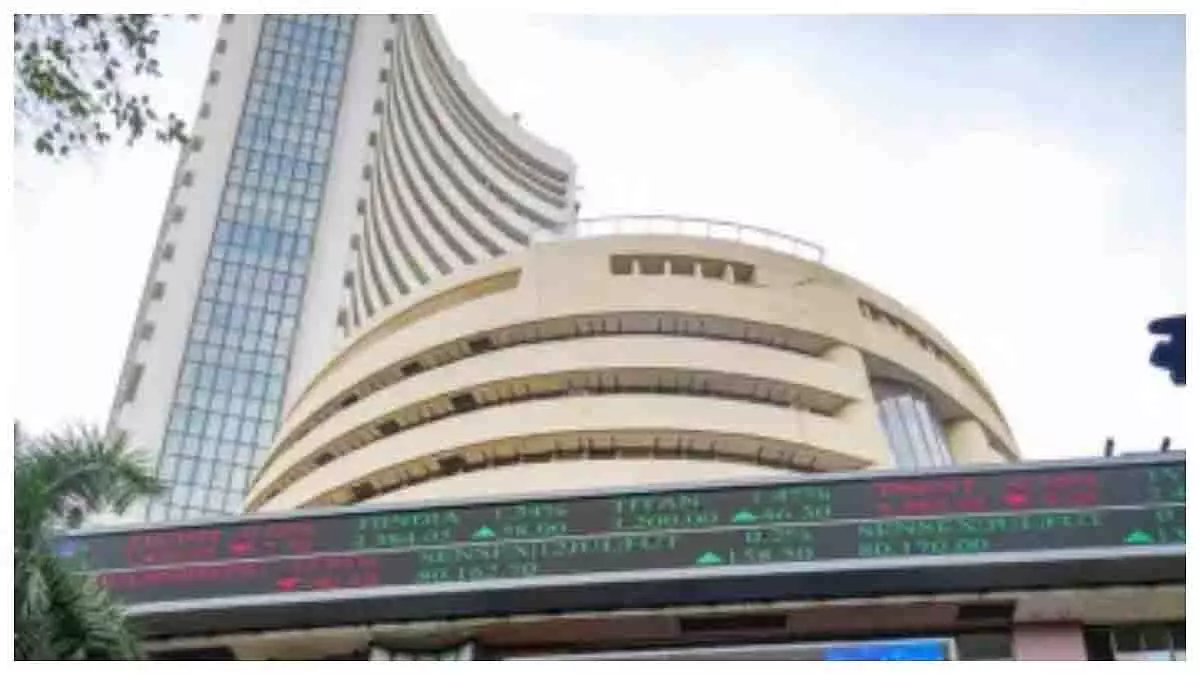 सेंसेक्स में गिरावट, निफ्टी 25,200 के नीचे; बैंकिंग शेयरों में मजबूती सेंसेक्स में गिरावट, निफ्टी 25,200 के नीचे; बैंकिंग शेयरों में मजबूती
