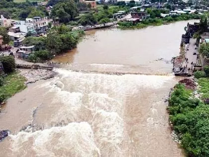 Beed जिले में बारिश ने फिर मचाई तबाही; आष्टी-शिरूर प्रभावित, लोगों ने जागकर बिताई रात Beed जिले में बारिश ने फिर मचाई तबाही; आष्टी-शिरूर प्रभावित, लोगों ने जागकर बिताई रात