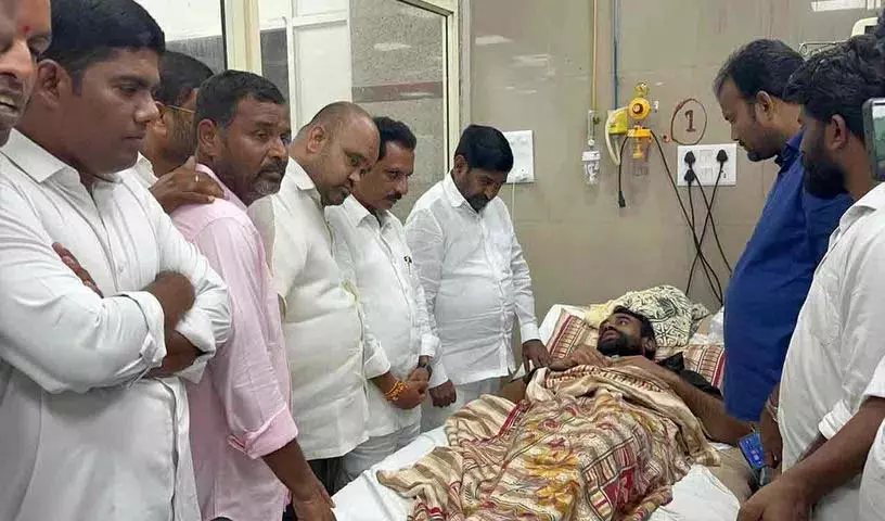 MLA जगदीश रेड्डी ने पालकुर्थी अशोक से सलाह ली MLA जगदीश रेड्डी ने पालकुर्थी अशोक से सलाह ली