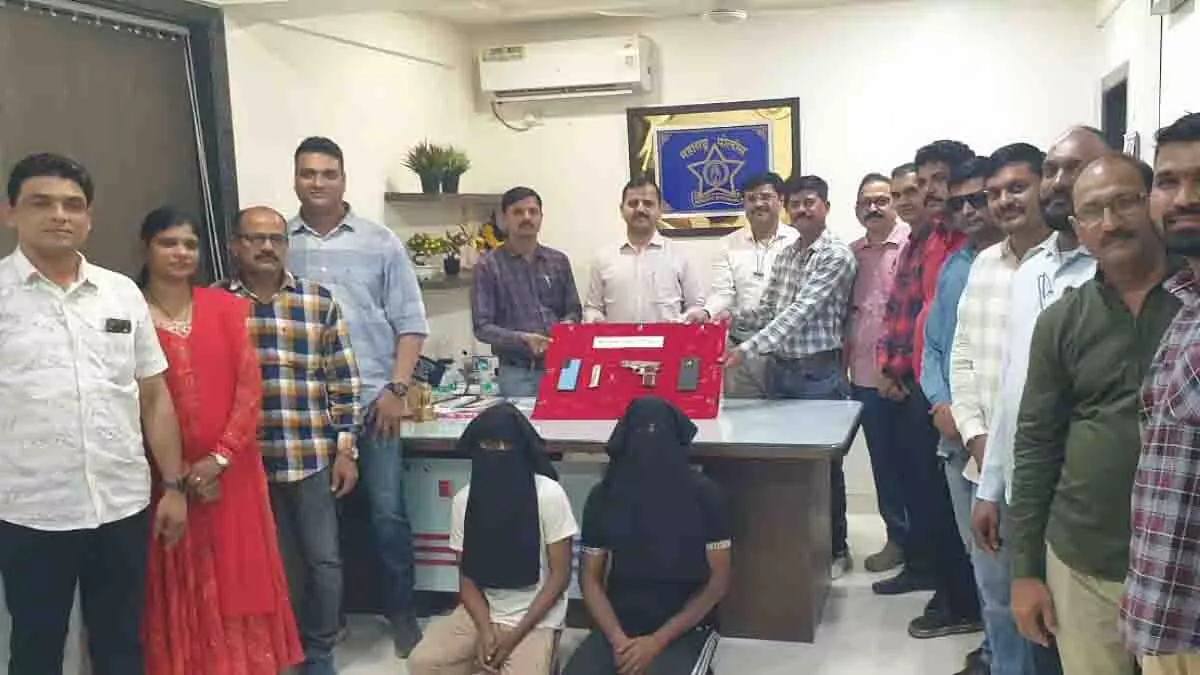Thane: भिवंडी में 4.7 किलोग्राम गांजा के साथ दो आरोपी गिरफ्तार Thane: भिवंडी में 4.7 किलोग्राम गांजा के साथ दो आरोपी गिरफ्तार