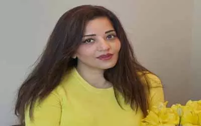 मोनालिसा के लिए काम बना डिस्ट्रैक्शन, बोल्ड फोटोज के साथ कही दिल की बात मोनालिसा के लिए काम बना डिस्ट्रैक्शन, बोल्ड फोटोज के साथ कही दिल की बात
