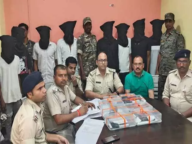 Jewellery शॉप में डकैती की साजिश नाकाम, पुलिस ने 8 अपराधी दबोचे Jewellery शॉप में डकैती की साजिश नाकाम, पुलिस ने 8 अपराधी दबोचे