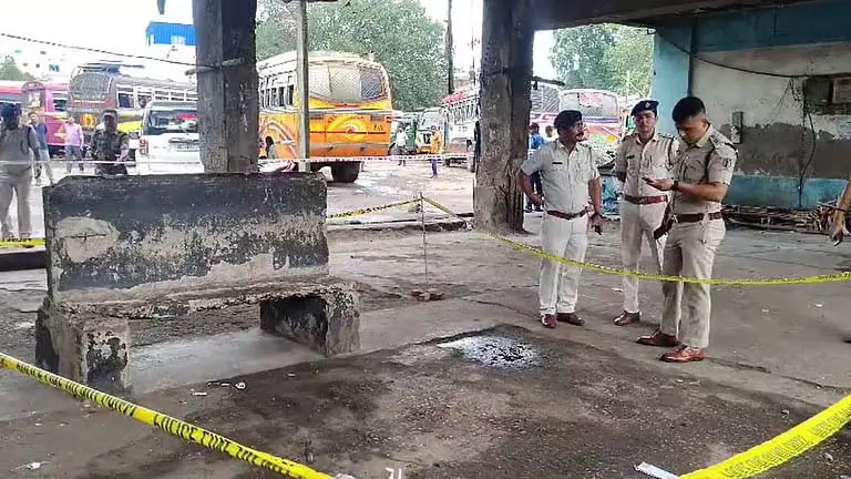 बस स्टैंड परिसर में लॉटरी डीलर की हत्या बस स्टैंड परिसर में लॉटरी डीलर की हत्या