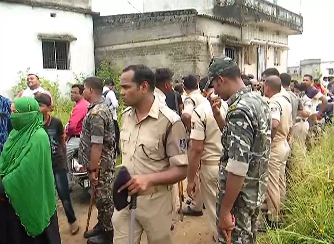 संबलपुर पुलिस ने ड्रग नेटवर्क पर कार्रवाई शुरू की संबलपुर पुलिस ने ड्रग नेटवर्क पर कार्रवाई शुरू की