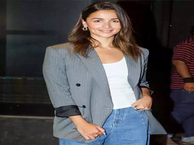 मां नीतू कपूर के लिए अपने बंगले में रणबीर-कपूर और आलिया भट्ट ने किया है खास इंतजाम मां नीतू कपूर के लिए अपने बंगले में रणबीर-कपूर और आलिया भट्ट ने किया है खास इंतजाम