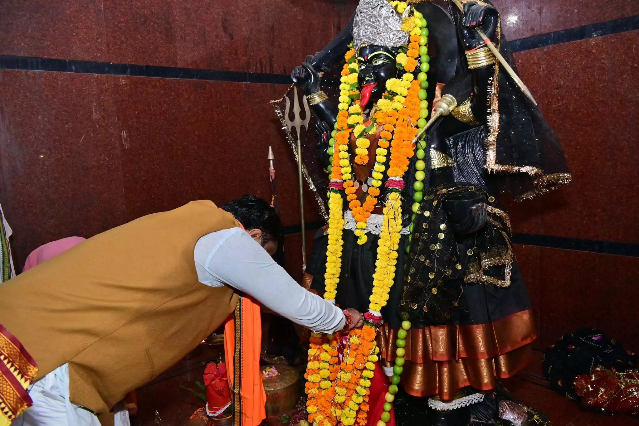 कैबिनेट मंत्री गजेंद्र यादव ने नवरात्रि के दूसरे दिन माँ कंकालीन मईया के किए दर्शन कैबिनेट मंत्री गजेंद्र यादव ने नवरात्रि के दूसरे दिन माँ कंकालीन मईया के किए दर्शन