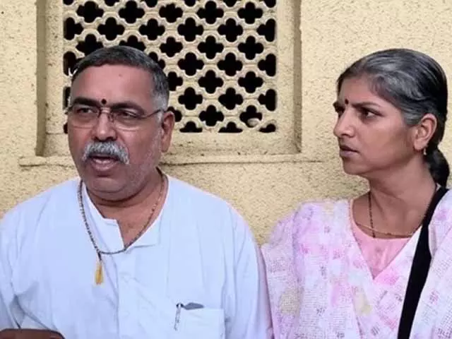 FIR दर्ज: बैंक अधिकारी को रिश्तेदारों ने लूटा, 4 करोड़ से अधिक की ठगी FIR दर्ज: बैंक अधिकारी को रिश्तेदारों ने लूटा, 4 करोड़ से अधिक की ठगी