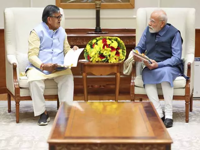 गुलाब चंद कटारिया ने PM मोदी से की मुलाकात, कई मुद्दों पर हुई चर्चा गुलाब चंद कटारिया ने PM मोदी से की मुलाकात, कई मुद्दों पर हुई चर्चा