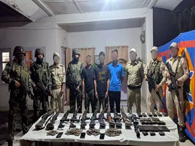 संयुक्त अभियान में 9 उग्रवादी गिरफ्तार, भारी मात्रा में हथियार और ड्रग्स बरामद संयुक्त अभियान में 9 उग्रवादी गिरफ्तार, भारी मात्रा में हथियार और ड्रग्स बरामद