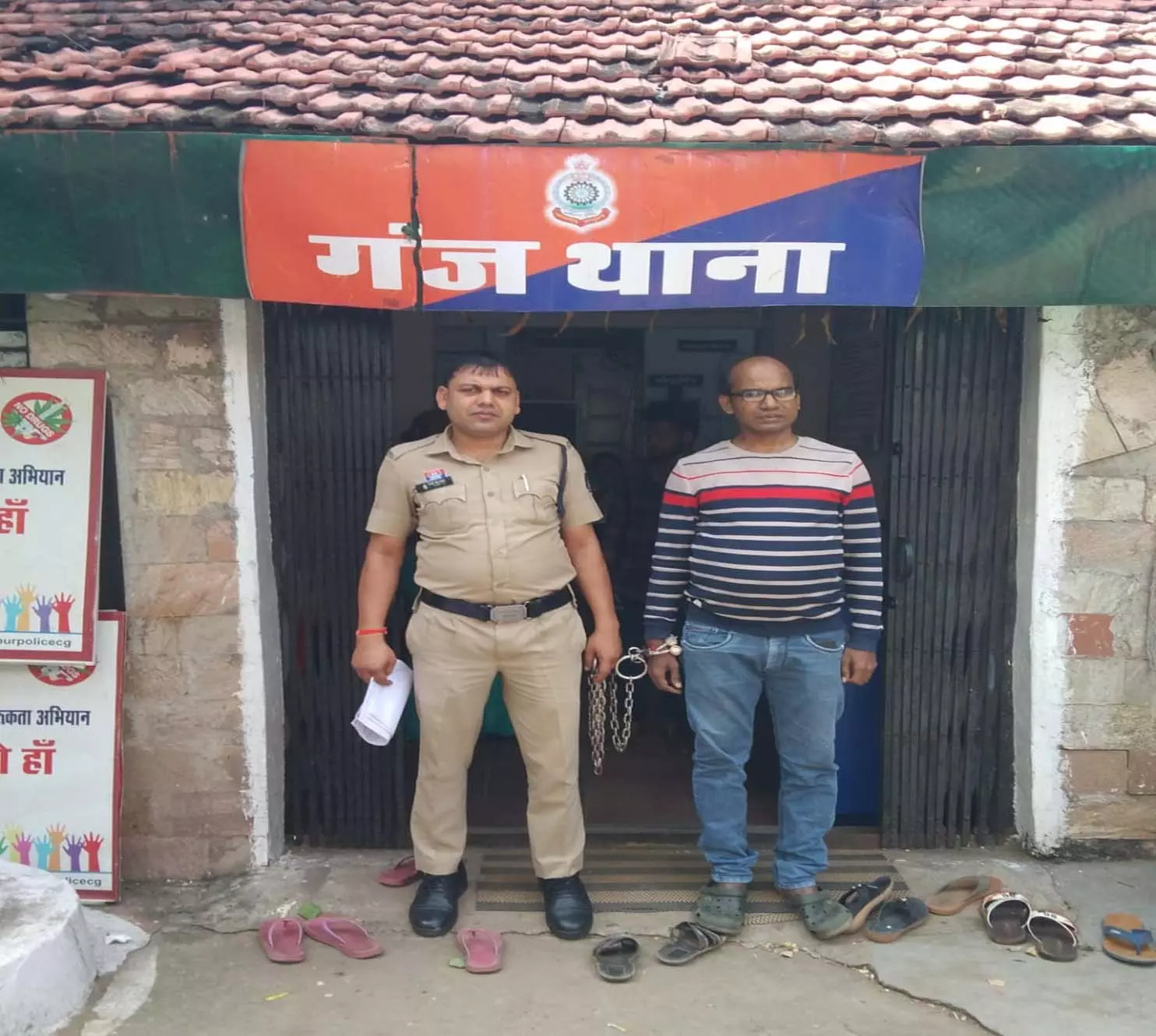रेलवे स्टेशन चौक के पास सट्टा संचालित करते सटोरिया मोनू गुप्ता गिरफ्तार रेलवे स्टेशन चौक के पास सट्टा संचालित करते सटोरिया मोनू गुप्ता गिरफ्तार