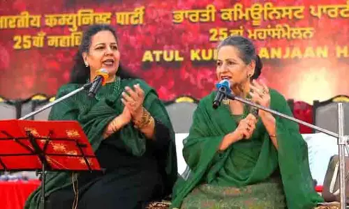 गायिका डॉली गुलेरिया और उनकी बेटी ने CPI की बैठक में दर्शकों को मंत्रमुग्ध कर दिया