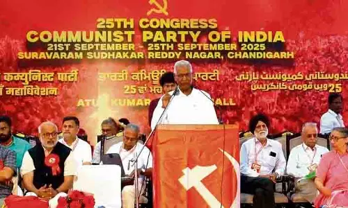 CPI की 25वीं राष्ट्रीय कांग्रेस शुरू होने पर भगत सिंह के भतीजे ने झंडा फहराया