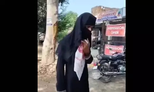 OMG! बुर्का पहने युवक को लोगों ने पकड़ा, फिर...वीडियो हुआ वायरल