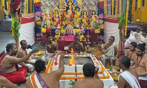 उत्सव की भावना और सामाजिक कार्यों के साथ नवरात्रि और दुर्गा पूजा के लिए मुंबई तैयार