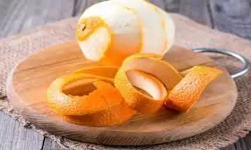 Glowing Skin: संतरे के छिलके को फेंकें नहीं, शादियों का सीज़न चल रहा है, यूं बना लें ये 5 हेल्दी फेस पैक, तुरंत दिखेगा असर